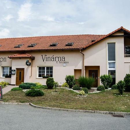 Penzion Vinarna U Hroznu Hotel Veselí nad Moravou Exterior foto