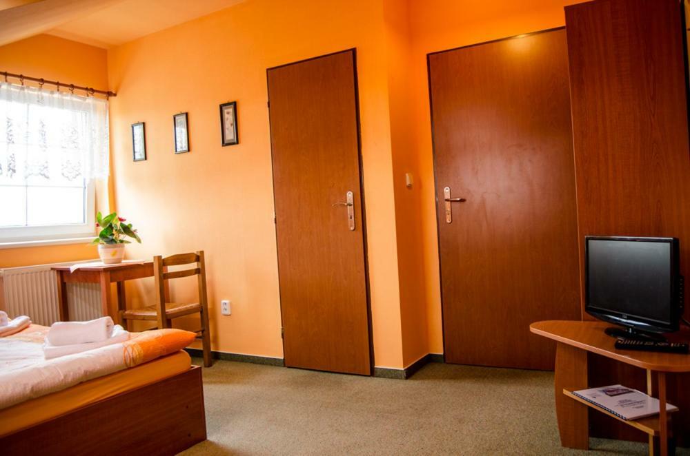 Penzion Vinarna U Hroznu Hotel Veselí nad Moravou Exterior foto